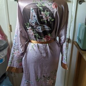 Bath or make-up robe